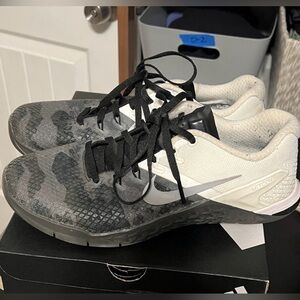 Nike Metcon 4 Lifting & Workout Sneaker